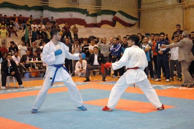 مردان ایران قهرمان پیکارهای بین‌المللی کاراته در یزد شد