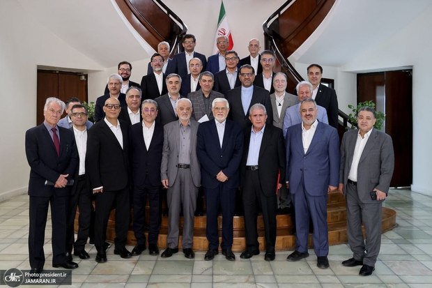 عارف: داوطلب تحریم نیستیم ولی در مقابل تحریم‌های ظالمانه می‌ایستیم/ نهادهای نظارتی موانع و مشکلات کارآفرینان را رفع کنند/ باید در نظام اداری کشور تجدیدنظر شود/ بخش خصوصی، نگاه بلند مدت و عمیق نسبت به مسائل معیشتی مردم دارد