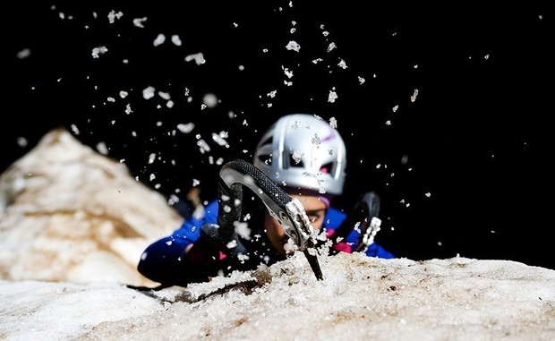 یخ نوردان برای حضور در مسابقات قهرمانی جهان به فرانسه رفتند
