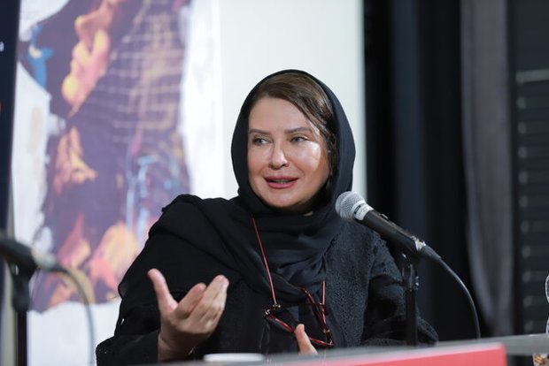 لعیا زنگنه : به مساله زن بدون شعار زدگی بپردازیم
