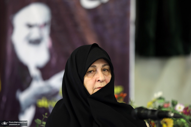 دکتر فاطمه طباطبایی: کاش امام خمینی امروز حضور داشت و از عظمت این مردم تجلیل می‌کرد/ امام زمانی از اهمیت ملت سخن گفت که هنوز قدرت نرم آنان بر همگان آشکار نبود/ رهبر گرامی با تمام وجود در دردها و اندوه‌های مردم شریک است