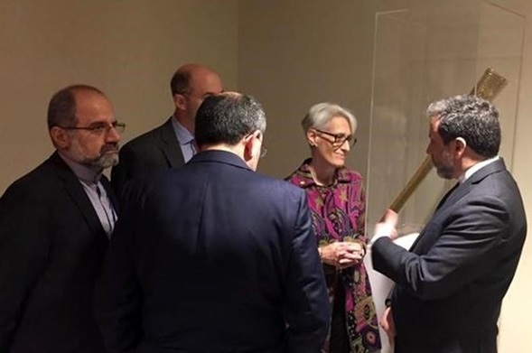 ترفند عجیب «وندی شرمن» برای نزدیک شدن به عراقچی و تخت‌روانچی