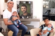 تصویری از رونالدو در کنار پدر و فرزندانش