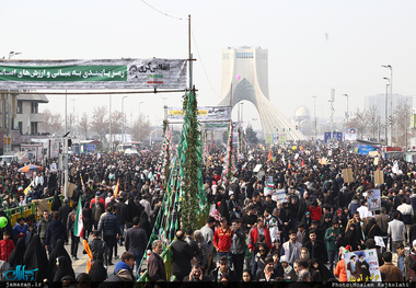 مسیرهای ۱۰ گانه راهپیمایی ۲۲ بهمن در تهران اعلام شد/ رییس جمهور سخنران اصلی راه پیمایی خواهد بود