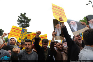 راهپیمایی نمازگزاران نماز جمعه قم در واکنش به خروج آمریکا از برجام