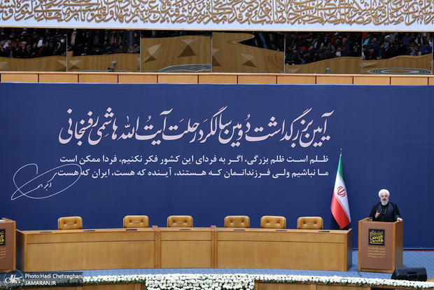 روحانی:  بعد از رحلت امام آن کسی که موضوع رهبری را جمع کرد و توانست مجلس خبرگان را به یک نظر نهایی برساند، هاشمی بود/ کمتر از دو سال آینده تحریم نظامی ایران به طور کامل برداشته می شود و این جزو آثار  برجام و ۲۲۳۱ است