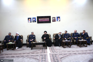 دیدار فرمانده نیری هوایی ارتش( امیر بهمن بهمرد )و جمعی از فرماندهان با سید حسن خمینی