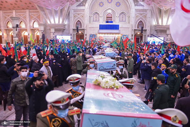 تشییع پیکر مطهر 18 شهید گمنام دفاع مقدس در حرم امام خمینی 