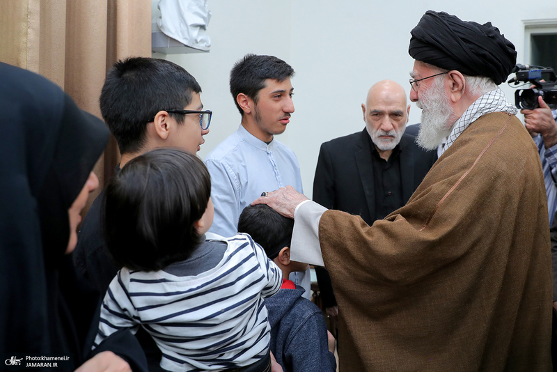 دیدار خانواده شهیدان معصومه کرباسی و رضا عواضه با رهبر انقلاب