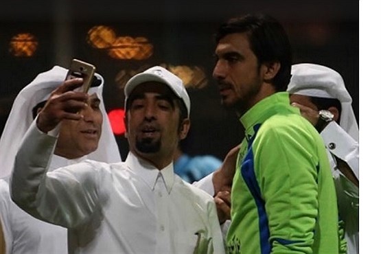 محبوبیت مهدی رحمتی در قطر +عکس
