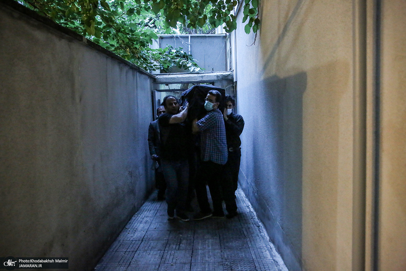 مراسم وداع با پیکر حجت الاسلام و المسلمین سید محمود دعایی در حسینیه جماران -2