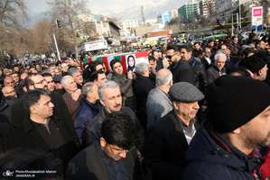 اقامه نماز سید حسن خمینی بر پیکر ٣ تن از شهدای سانحه هواپیمای اوکراینی