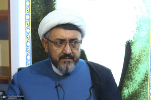 بازدید سرپرست موسسه تنظیم و نشر آثار حضرت امام خمینی(ره) از نمایشگاه کتاب