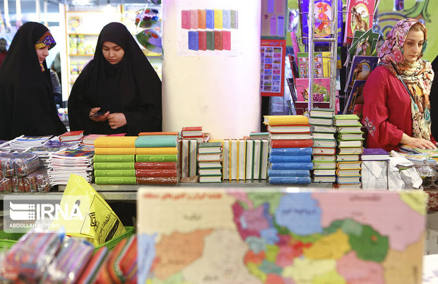 بازار نوشت‌افزار، فراوان اما گران