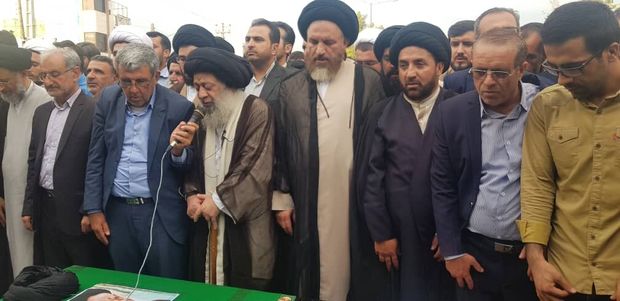 آیت الله سید محمد علی جزایری بر پیکرآمیراحمد تقوی نماز اقامه کرد