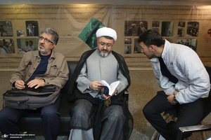 بازدید رئیس موسسه تنظیم و نشر آثار امام خمینی(س) از نمایشگاه خط خون