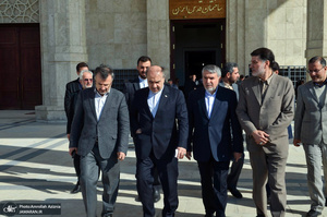 تجدید میثاق وزیر و کارکنان وزارت ورزش و جوانان با آرمان های امام خمینی(س)