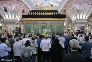 تجدید میثاق جمعی از خانواده های معظم شهدا، جانبازان، ایثار گران و رئیس و کارکنان بنیاد شهید با آرمان های حضرت امام(س)