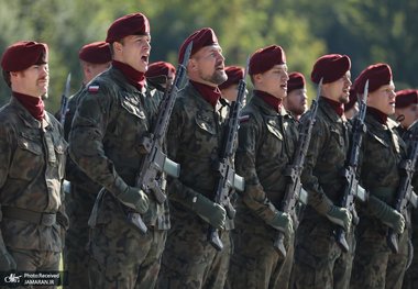 لهستان: باید برای جنگی بزرگی آماده شویم/ نمی‌توانیم در برابر تغییر سیاست آمریکا ساده‌لوح باشیم