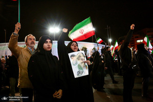 اجتماع مردمى در ميدان انقلاب