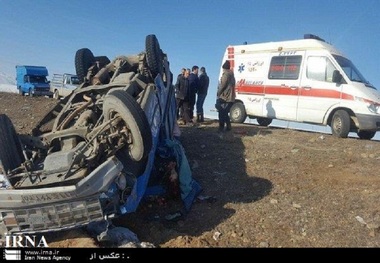 واژگونی خودرو در بجستان دو مصدوم در پی داشت
