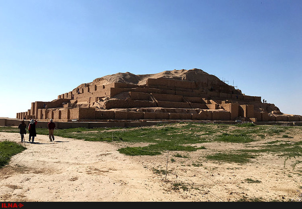 بازدید 5 گردشگر آمریکایی از آثار تاریخی شوش