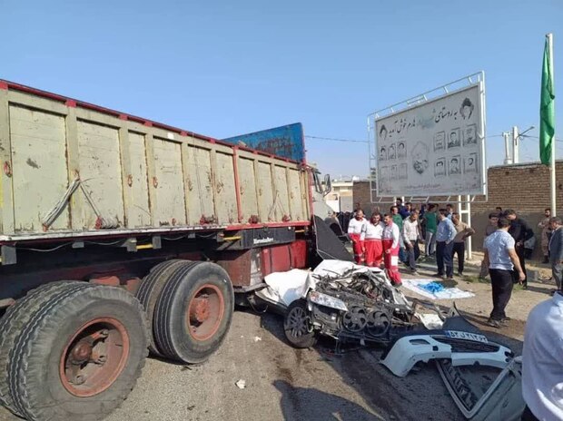 تصادف وحشتناک در فسا و فوت 5 تن از کارکنان دانشگاه علوم پزشکی + عکس و فیلم