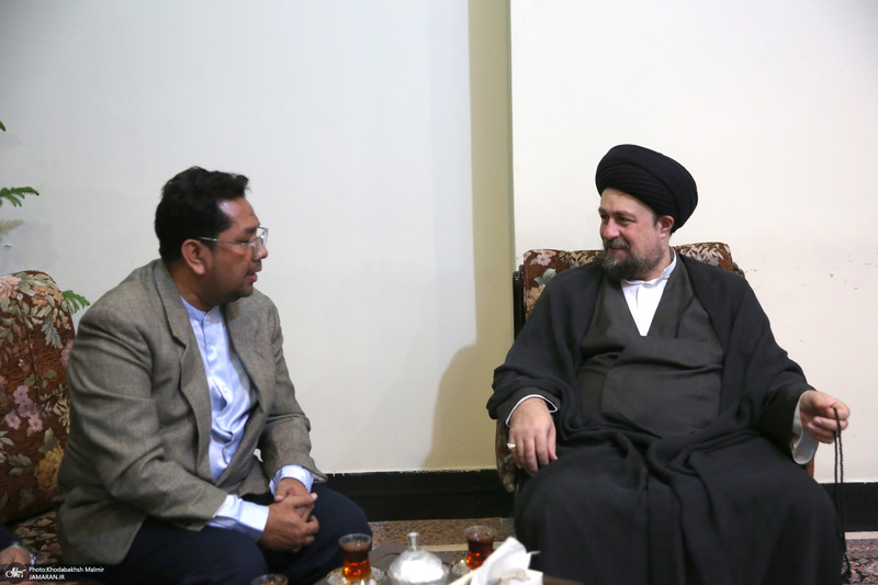 دیدار جمعی از اساتید ودانشجویان کشور تایلند با سید حسن خمینی