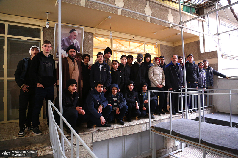 بازدید اقشار مختلف مردم از بیت امام خمینی (س) در جماران-1