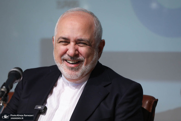 ظریف: امروز روایت جدید و خطرناک‌تر از روایت «امنیتی‌سازی ایران» در حال مطرح شدن است‌/ نتانیاهو به غلط می‌گوید ایران به دلیل ضعف دنبال بمب هسته‌ای می‌رود؛ ما در ضعیف‌ترین حالت نیستیم؛ تنها حکومت در ۲۲۰ سال اخیر هستیم که یک وجب از خاک خود را از دست نداد