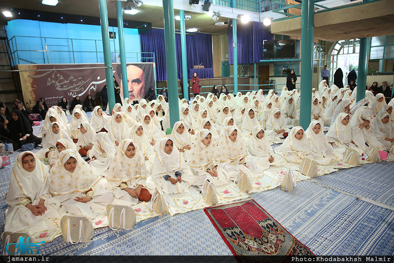 مراسم جشن تکلیف «دبستان سمیه» منطقه چهار تهران در حسینیه جماران 