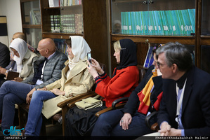 دیدار  گردشگران آلمانی و اتریشی با حجت الاسلام والمسلمین دکتر مقدم 