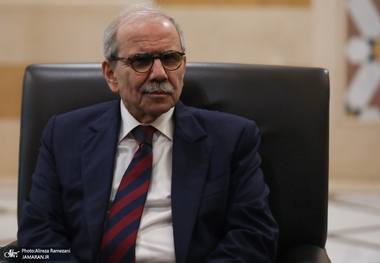 نخست وزیر لبنان: هدف رئیس‌جمهور از طرح گفت‌و‌گو با اسرائیل تشویق آمریکا به نجات مذاکرات است/ گفت‌و‌گو‌ها که زیر نظر هیات بین‌المللی به سرپرستی یک ژنرال آمریکایی انجام می‌شود، کاملاً متوقف شده؛ زیرا اسرائیل به حملات خود ادامه می‌دهد