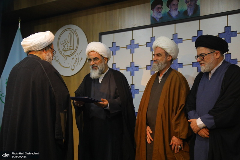 مراسم روز معلم و تجلیل از اساتید حوزوی در مجتمع آموزشی پژوهشی ائمه اطهار (ع)‎