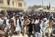 تظاهرات فاریاب افغانستان به خشونت کشیده شد/ 10 کشته و زخمی/ ساختمان استانداری به آتش کشیده شد+ تصاویر