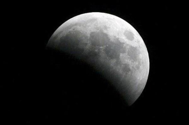 ماه امشب از جلوی ۳ سیاره رد می شود
