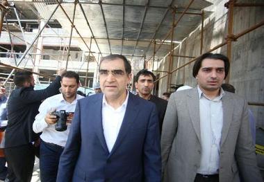 وزیر بهداشت و درمان از طرح نوسازی بیمارستان ولیعصر (عج) اراک بازدید کرد