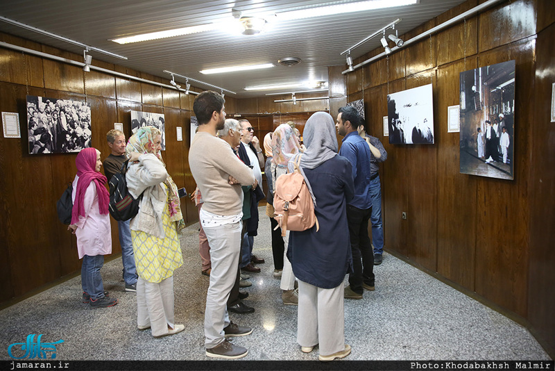 بازدید گردشگران خارجی از کشور پرتغال از بیت امام خمینی (س) از جماران