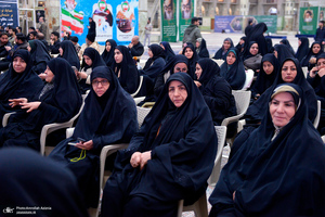 رزمایش کمک مومنانه با اهدای ۳۰۰ دستگاه ویلچر به بهزیستی در حرم امام  خمینی (س)