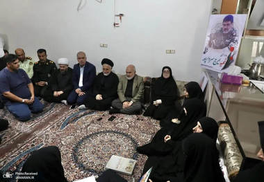 ابلاغ پیام قدردانی و تسلیت رئیس‌جمهور پزشکیان به خانواده شهیدان سردارپور و تاج بخش در گتوند + عکس