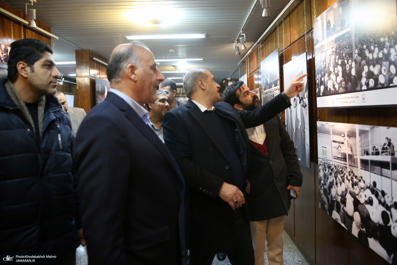 تجدید میثاق شهردار منطقه یک تهران و جمعی از معاونین با امام خمینی (س)