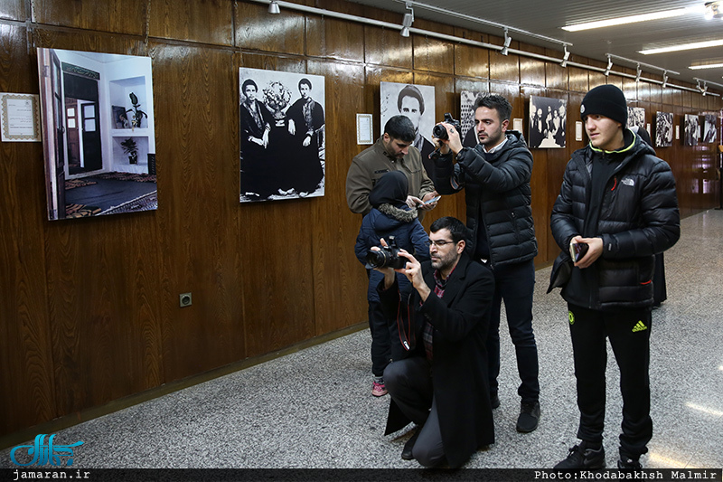 بازدید جمعی از شیعیان کشور هلند و آلمان از بیت امام خمینی در جماران