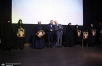 هدیه دادن مادران شهدا به عروس امام (س) در قاب پایانی (8)