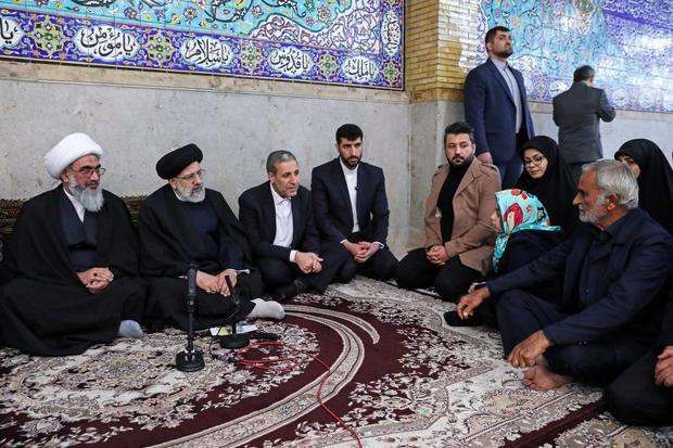 دیدار رییس قوه قضاییه با جمعی از خانواده‌های شهدای بوشهر