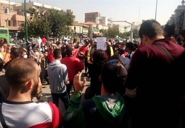 اعتراض هواداران پرسپولیس به مجلس کشیده شد+تصاویر

