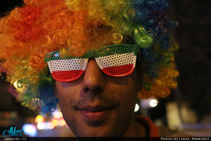 شادی مردم تهران پس از آخرین بازی ایران در جام جهانی