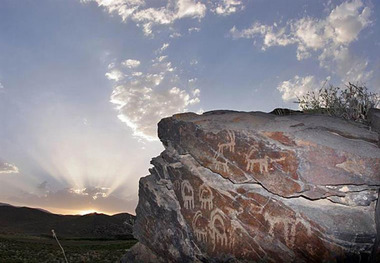 نجوای بهار در بهشت سنگ نگاره های ایران