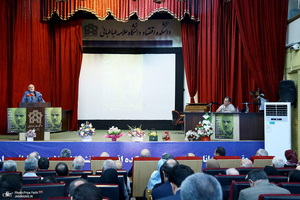 شب بزرگداشت «فرشاد مومنی»