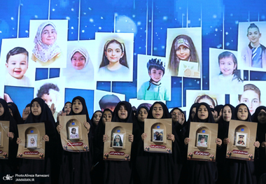اجتماع بزرگ گرامیداشت ۱۱۰ شهید زن و کودک دفاع مقدس ۱۲ روزه تهران