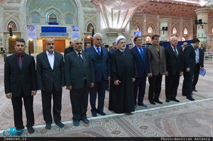 ادای احترام جمعی از نمایندگان و نایب رئیس مجلس عراق به حضرت امام خمینی(س)